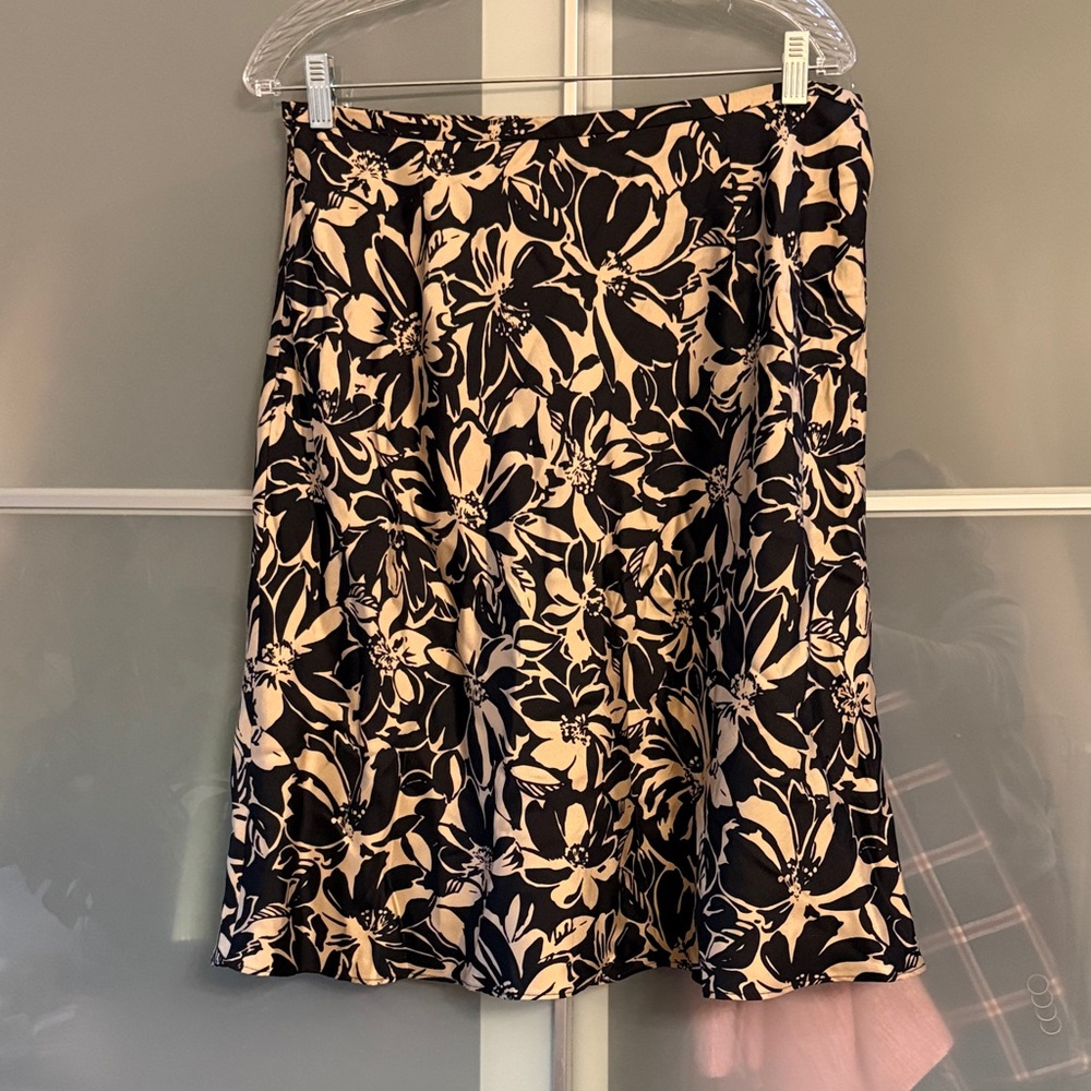 Ann Taylor Black and Cream Floral A-Line Skirt